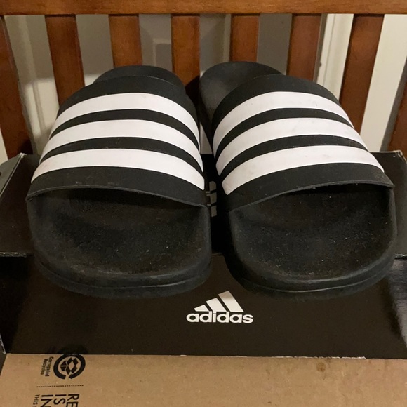 Adidas men’s size 9 slippers.